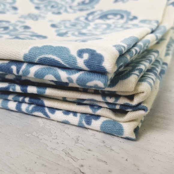 Six Blue Damask Cotton-Linen Napkins & Holders - Picture 5 of 8